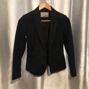 ✨SOLD ✨ Banana Republic Shoulder Padded Blazer